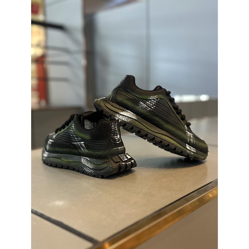 香港潮牌低帮涂鸦运动鞋2025秋季时尚潮流休闲鞋百搭轻奢老爹鞋男