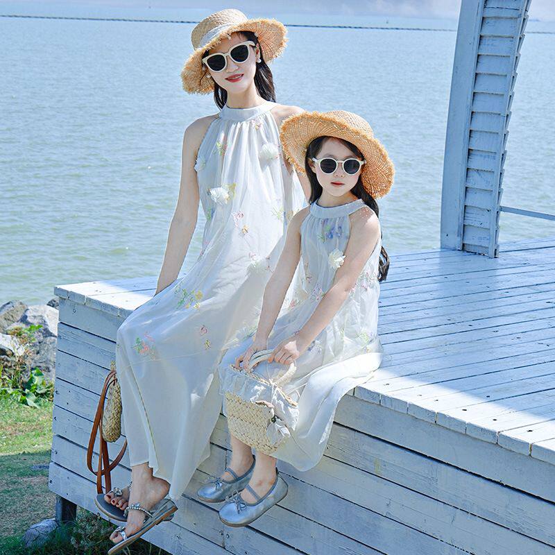 网红爆款2026新款夏季海边风三亚旅游度假网丝刺绣母女连衣裙