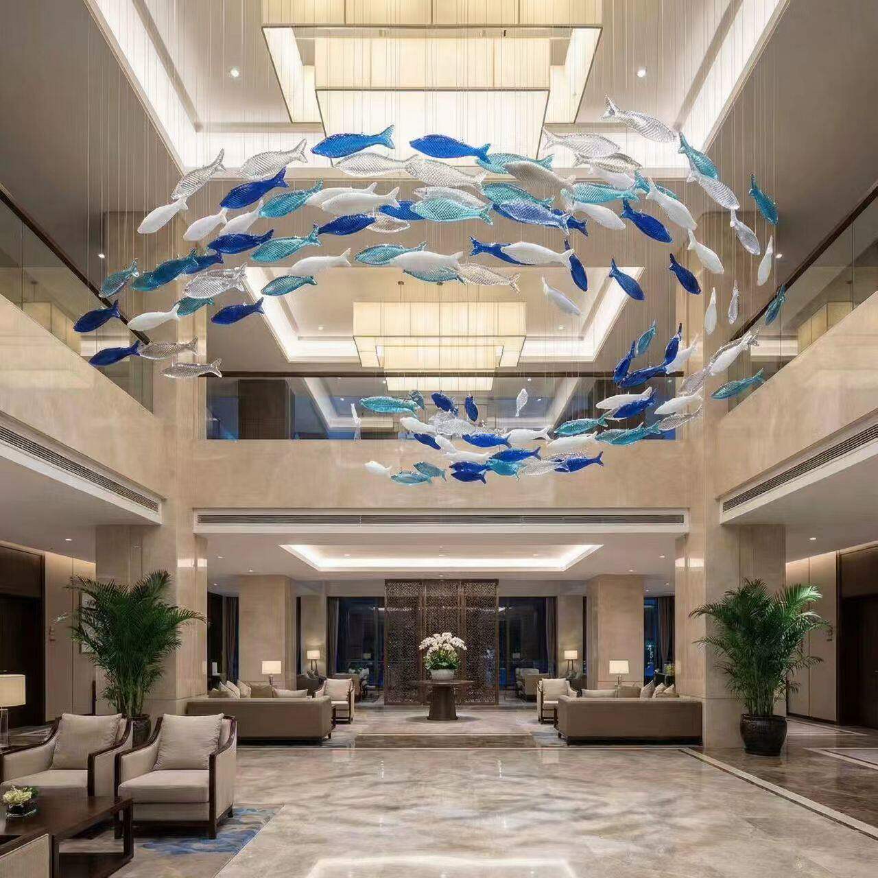 定制酒店小鱼片海鲜餐厅宴会厅装饰扭叶鱼形型玻璃海豚鱼群吊灯
