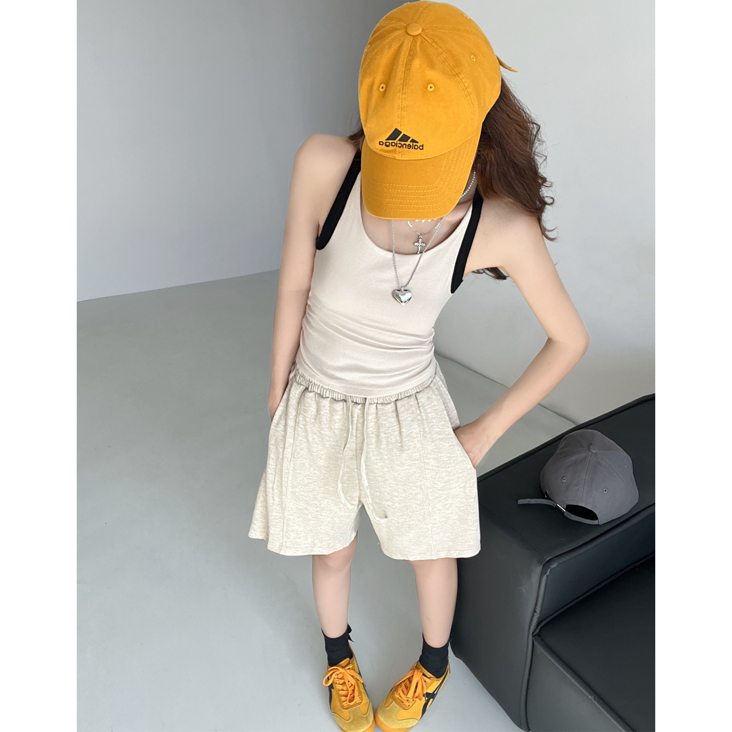 女高周末~美式运动风辣妹感撞色紧身背心女百搭胸垫遮副乳吊带夏