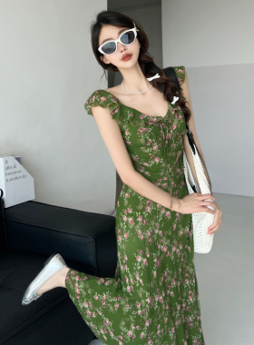 南法原野~乡村碎花V领荷叶边吊带连衣裙女收腰显瘦海岛出片度假风