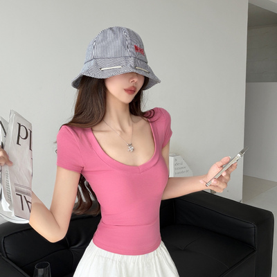 蜜桃甜妹~正肩V领短袖T恤女玫红色显白纯欲风韩系收腰修身短上衣