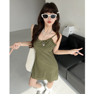绿野仙踪~法式复古显瘦收腰短款绿色波点斜裁吊带裙度假风连衣裙