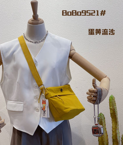 时尚斜挎包女2025简约单肩超轻高级感小众百搭精致新款通勤小包包