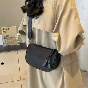 斜挎小包包女式2025新款超火轻便单肩百搭休闲牛津布秋冬通勤肩带
