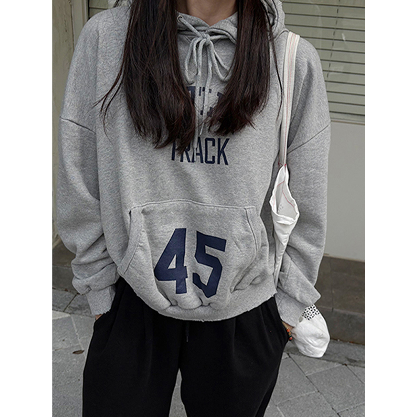 鬼鬼家正品韩代东大门秋冬 连帽抽绳数字印花袋鼠兜套头短款卫衣