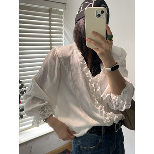 少量现货 韩代东大门秋冬 气质木耳花边V领设计感显瘦衬衫上衣女