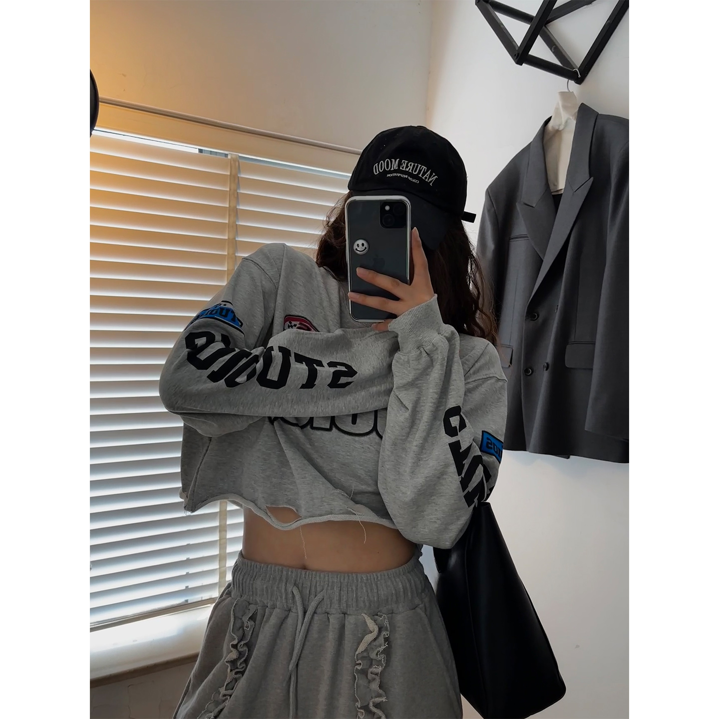 鬼鬼家正品韩代东大门秋冬 设计感字母印花做旧破洞卷边短款卫衣