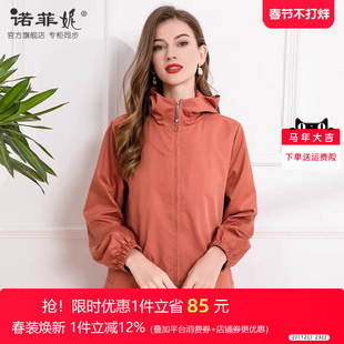 中年女装2025秋装新款妈妈纯色连帽显年轻风衣外套外搭春秋上衣女