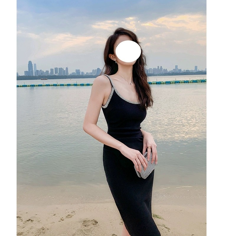 性感吊带露肩背黑色礼服女轻奢小众高端级名媛气质显瘦收腰连衣裙
