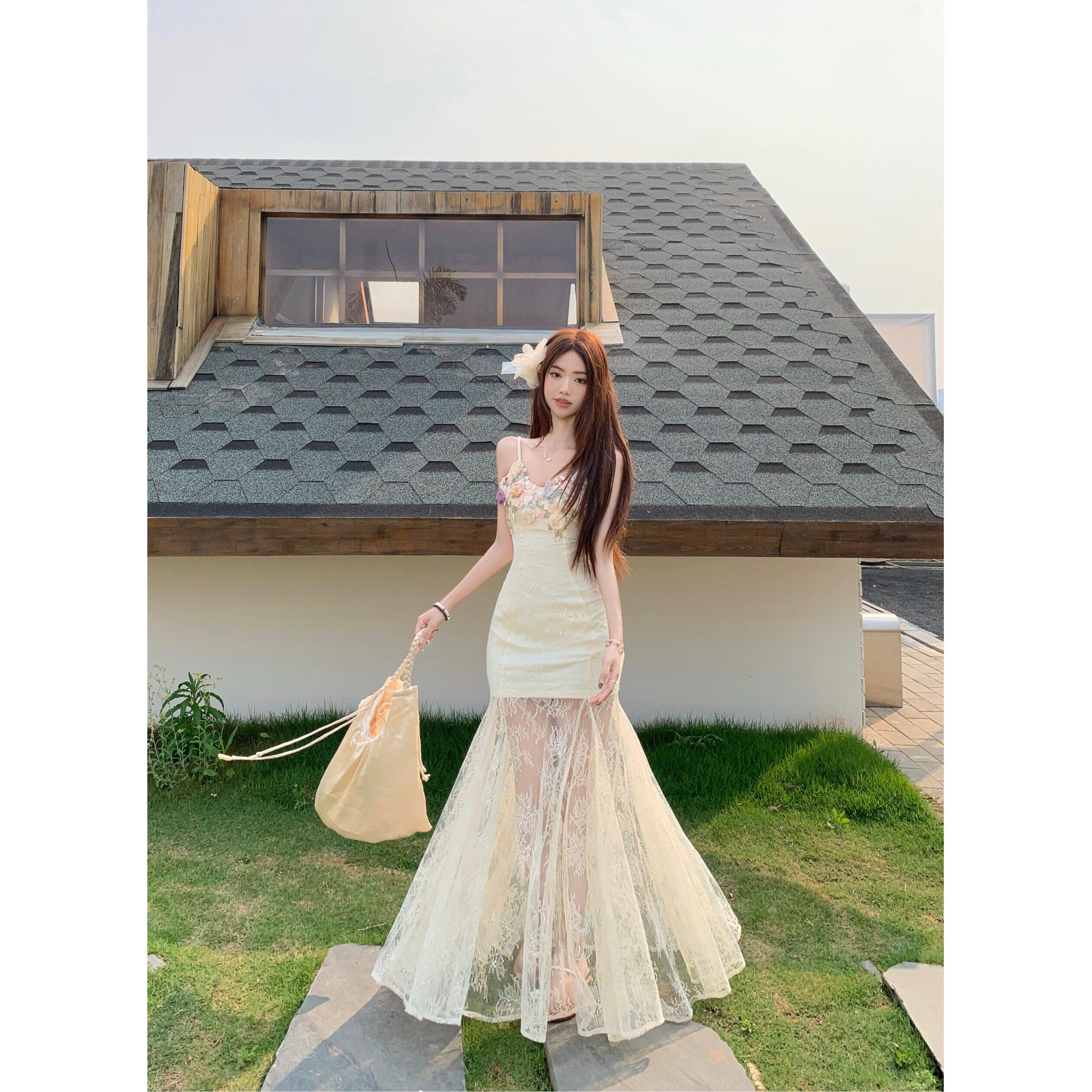 绝美花朵吊带连衣裙女夏季蕾丝拼接海边度假裙子修身包臀a字长裙