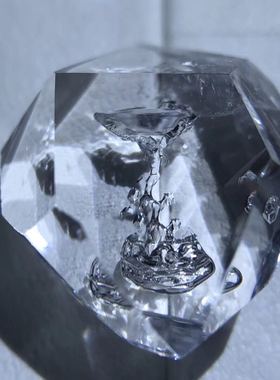 水晶包体水胆路异像之不老泉，很立体形象全包裹的永生泉水：）