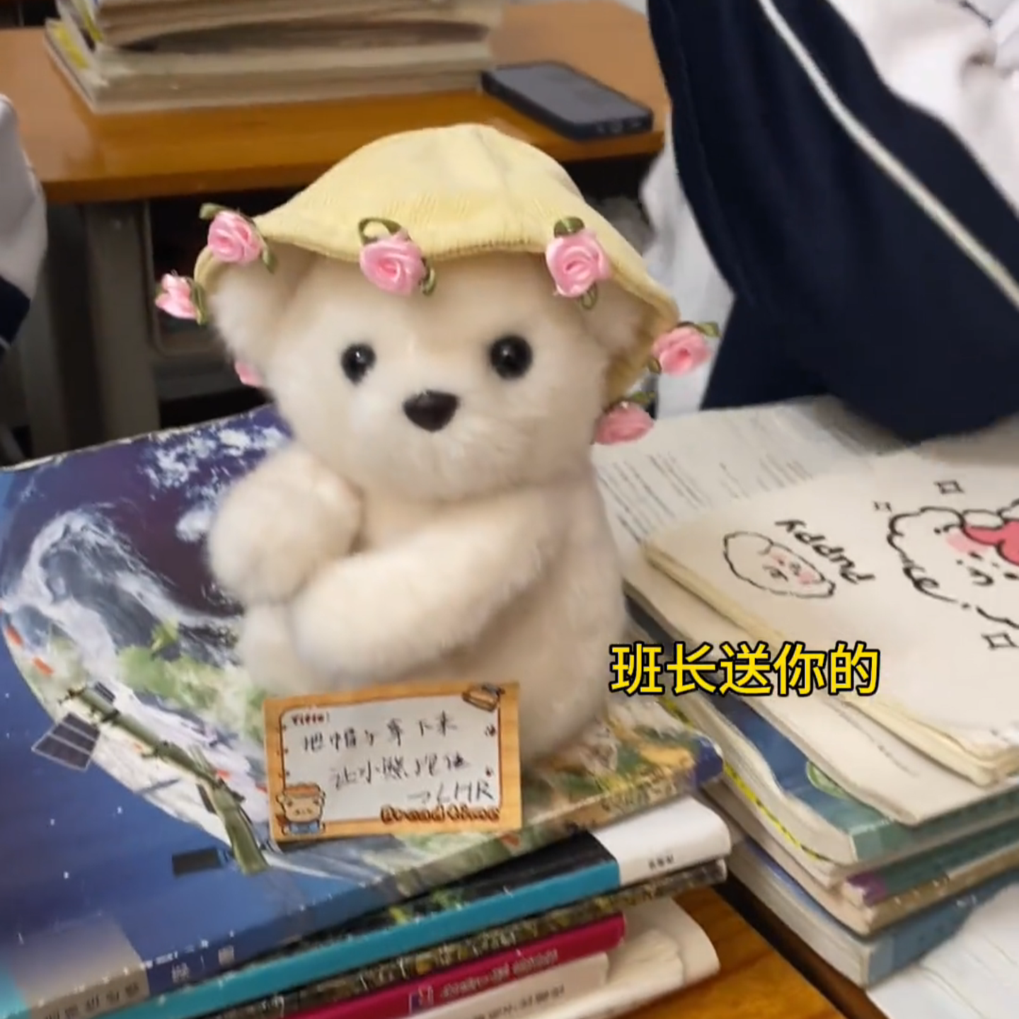 抱花小熊创意手捧玫瑰花