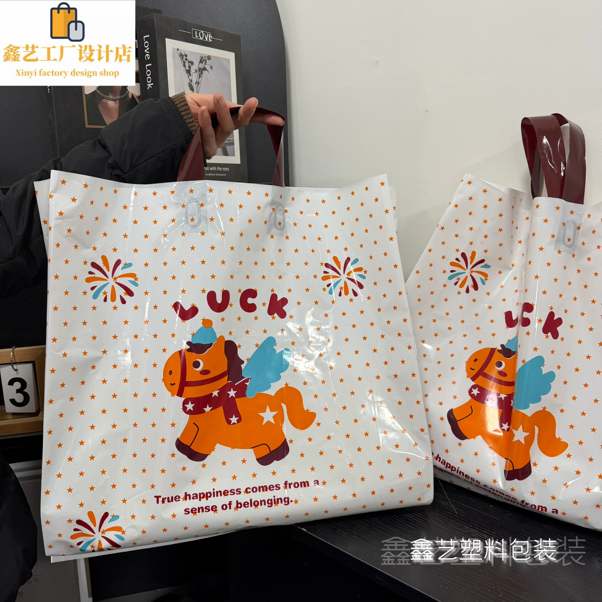 新款小飞马加厚服装袋手提袋塑料袋礼品袋购物袋高档袋子定制logo