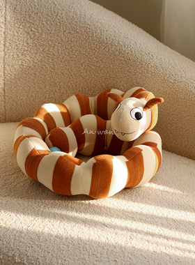 安晚 丹麦可爱毛毛虫睡觉抱玩偶 婴儿长条抱枕 安抚陪睡娃娃防撞