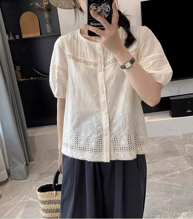 刺绣镂空花朵短袖夏宽松显瘦上衣