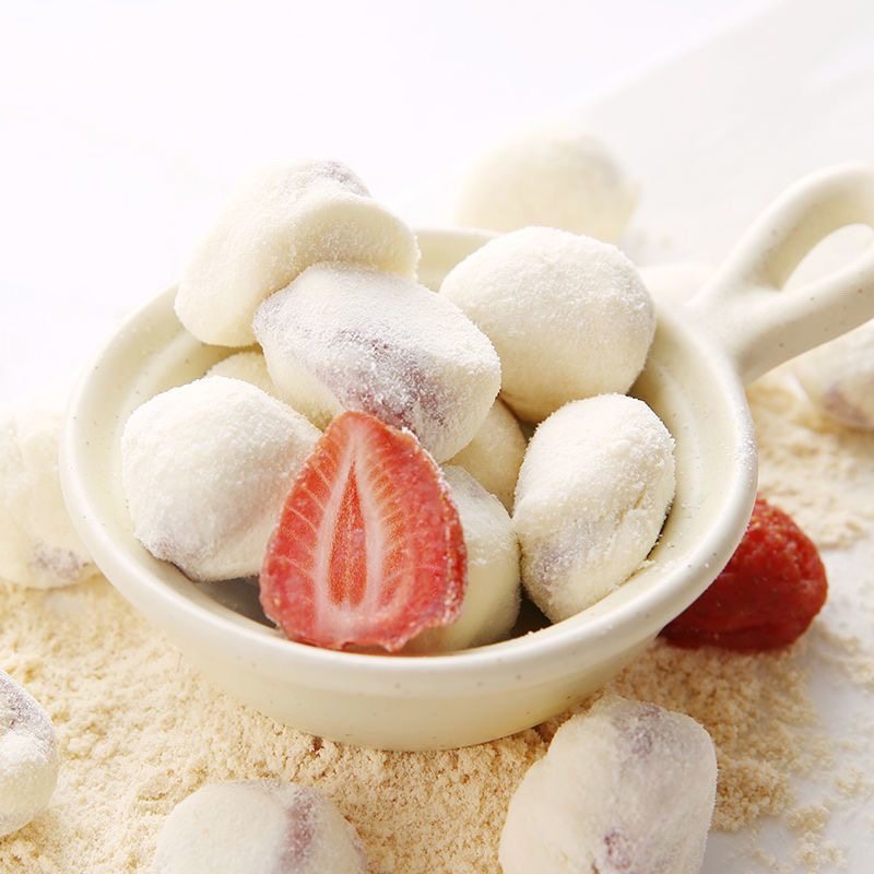 奶香草莓球儿童孕妇零食奶芙夹心草莓干网红办公室休闲零食果干