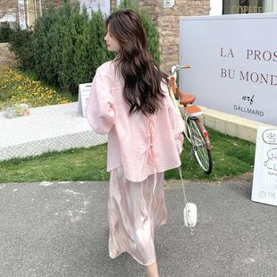 官网女装 两 夏易菲粉色温柔穿搭甜美防晒衬衫 气质名媛扎染吊带新款
