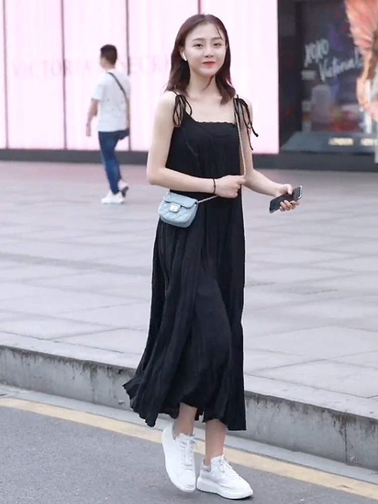 赫本风网红皱褶吊带连衣裙女小黑裙过膝长裙夏季法式中长款百褶裙|ruв категории Женская одежда, платье - от Buy2taobao.com для оказания профессиональной услуги покупки агента Taobao