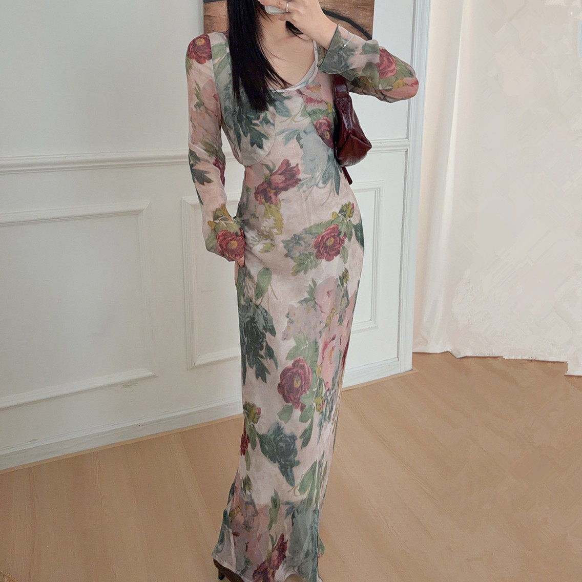 法式复古印花连衣裙女长袖长款过膝防晒春夏季新款薄裙子海边穿搭