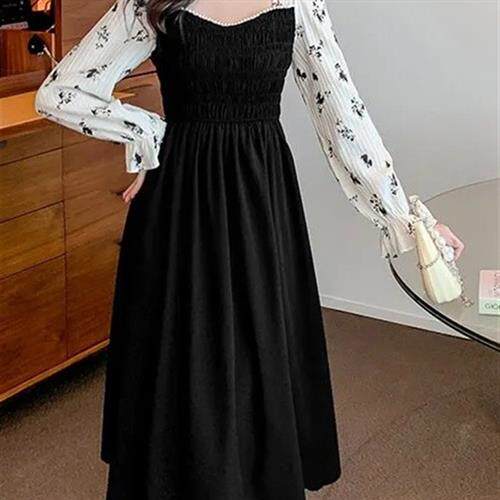 大码法式复古长袖假两件碎花连衣裙秋冬新款收腰显瘦褶皱方领长裙