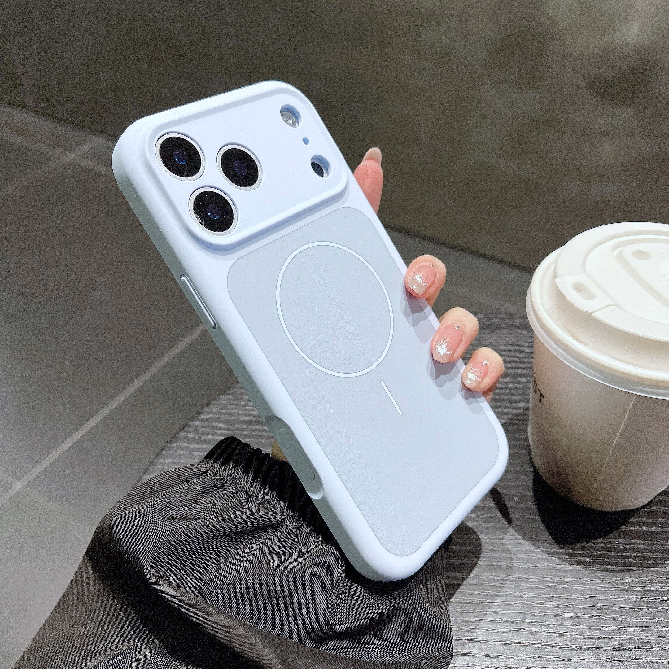 新款液态硅胶适用于iPhone17promax磁吸手机壳高级感时尚苹果16promax全包精孔防摔17/16pro情侣耐脏保护套