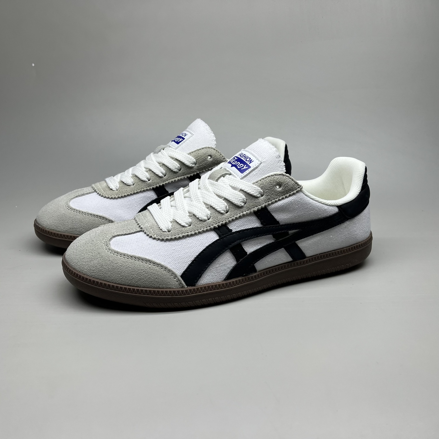 真皮拼接布2025新款美式复古白黑德训鞋平底阿甘鞋男运动休闲鞋子