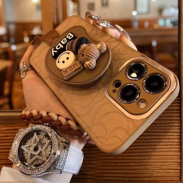 新款棕色山茶花皮质小熊支架iPhone15promax手机壳卡通苹果13可爱14pro保护壳xs带手绳xsmax防摔