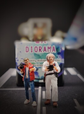 GX-DIORAMA 1/64人偶 回到未来 马丁&布朗博士 写实人物系列