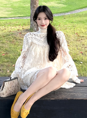 【织梦浮光】法式蕾丝上衣女 高领镂空钩花喇叭袖温柔仙气衬衫秋