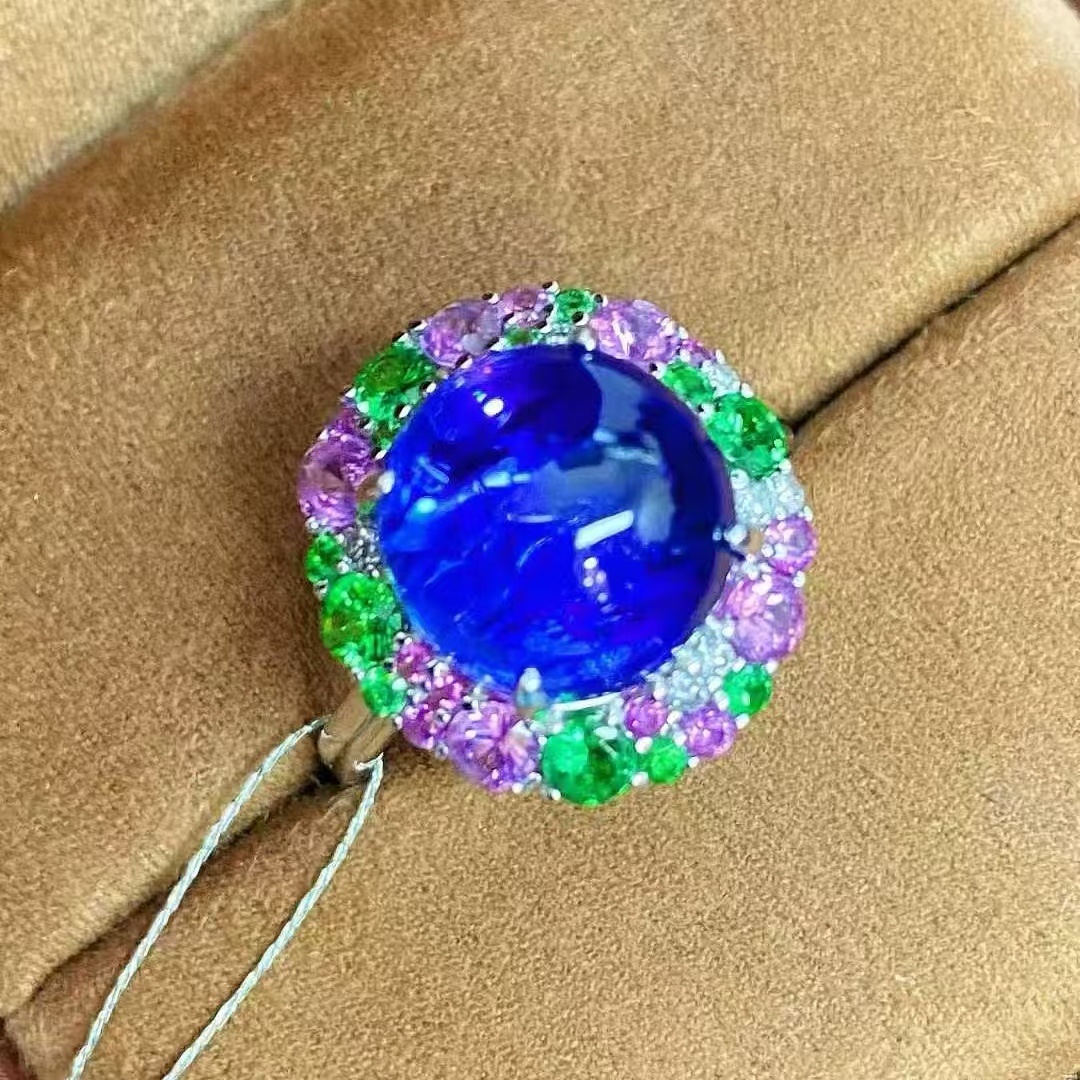 18K金钻石彩宝镶嵌 秘密花园设计坦桑石戒指 主石7.5ct 颜色鲜艳