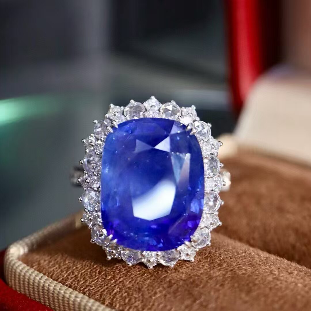 18K金钻石镶嵌 天然蓝宝石戒指/吊坠两用款 主石15.95克拉 国际证