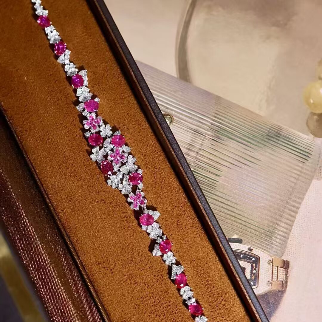 18K金钻石镶嵌 天然缅甸红宝石手链 主石6.3克拉散发着迷人的光彩
