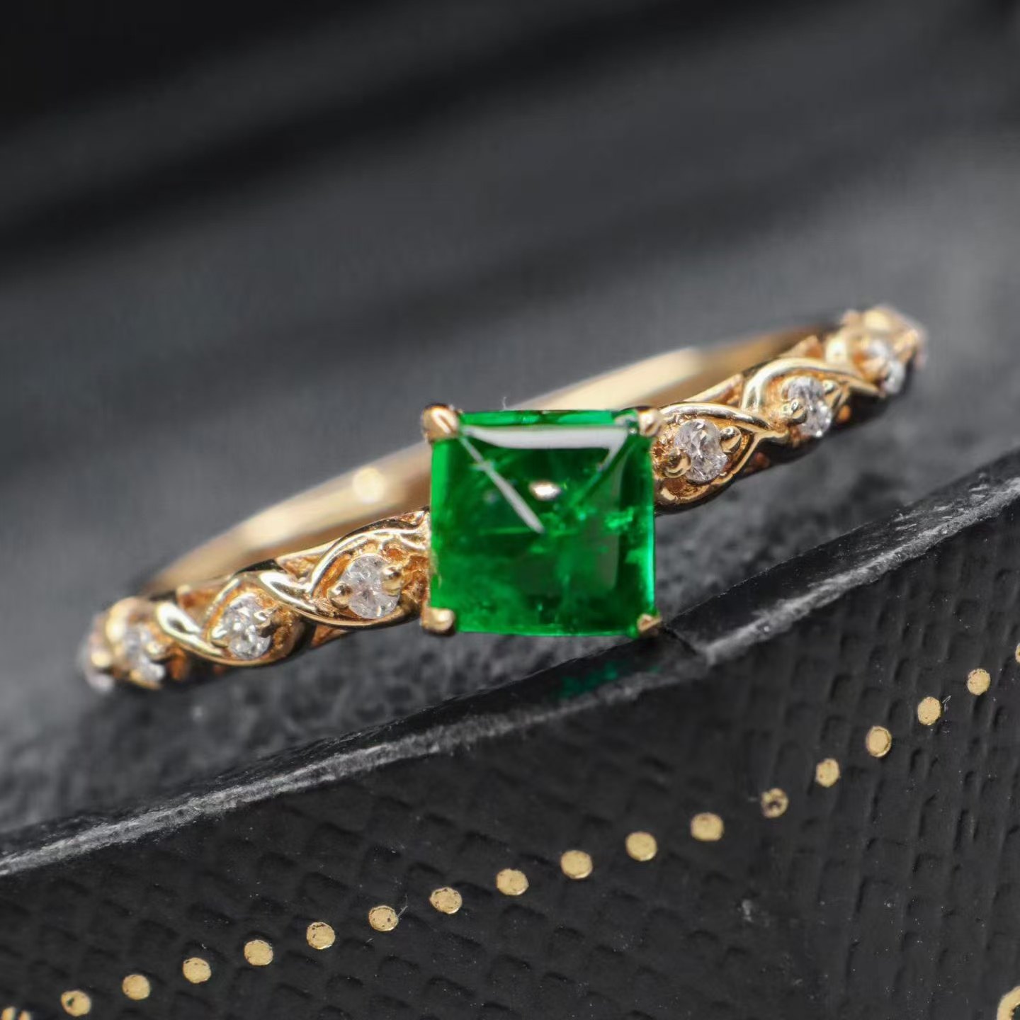 18K金钻石镶嵌 天然祖母绿糖塔戒指 主石55份 起荧光 火彩好,珠宝/钻石/翡翠,手饰,淘宝优惠券,粉丝福利购,淘宝优惠卷