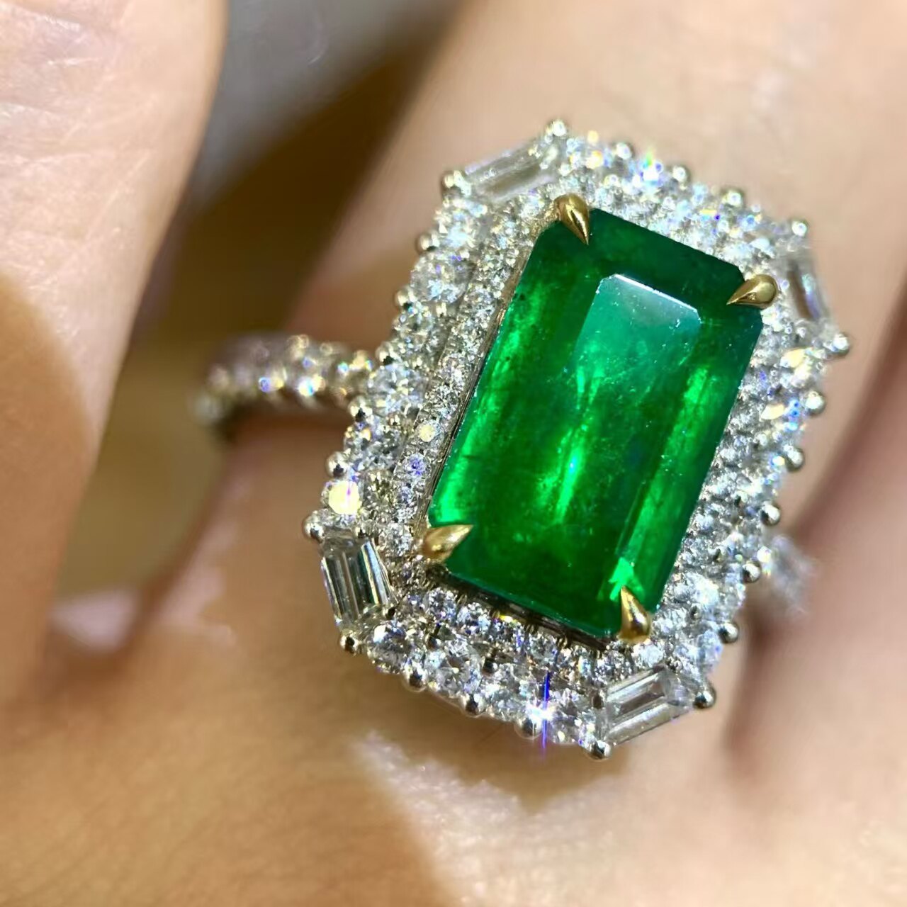 18K金钻石镶嵌 天然祖母绿戒指 主石2.8克拉 两用设计Vivid Green