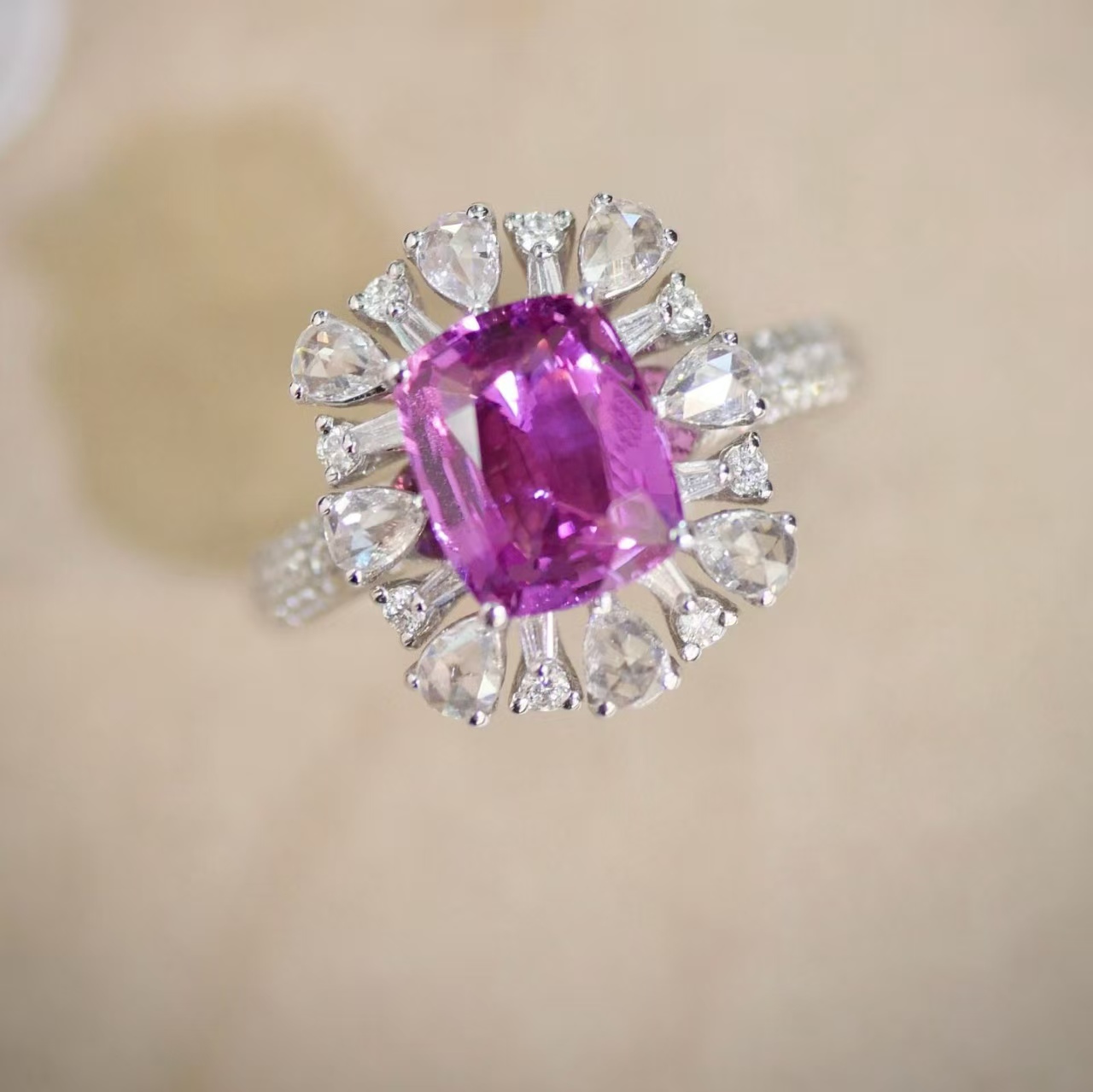 18K金钻石镶嵌 天然无烧紫色蓝宝石戒指 主石2.06克拉 上手贵气