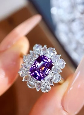 18K金钻石镶嵌 无烧蓝宝石戒指 主石2.04克拉 散发着温柔知性气质