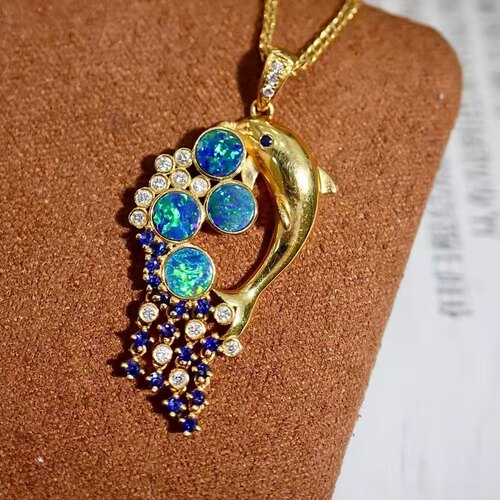 18K金钻石彩宝镶嵌天然欧泊吊坠主石1.4克拉 精致复古 海豚设计