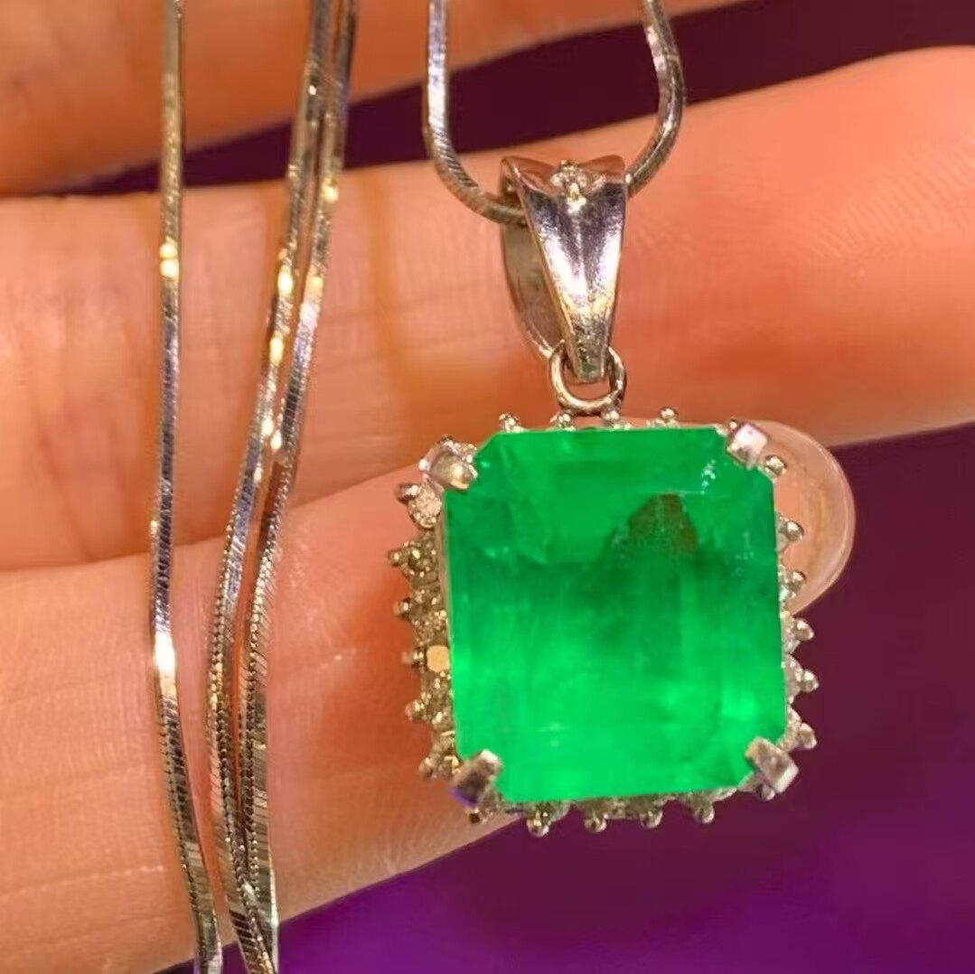 香港珠宝展直播 PT铂金钻石镶嵌 哥伦比亚祖母绿吊坠 主石5克拉