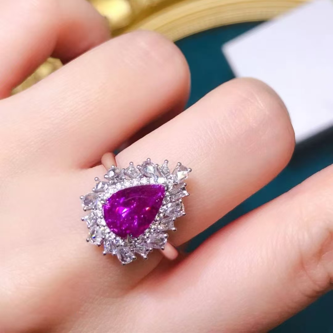 18K金钻石镶嵌 无烧粉色蓝宝石戒指 主石2.46克拉 梦幻强霓虹光感