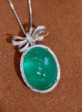 18K金钻石镶嵌 天然素面祖母绿吊坠 主石19.12克拉 上身气质满满