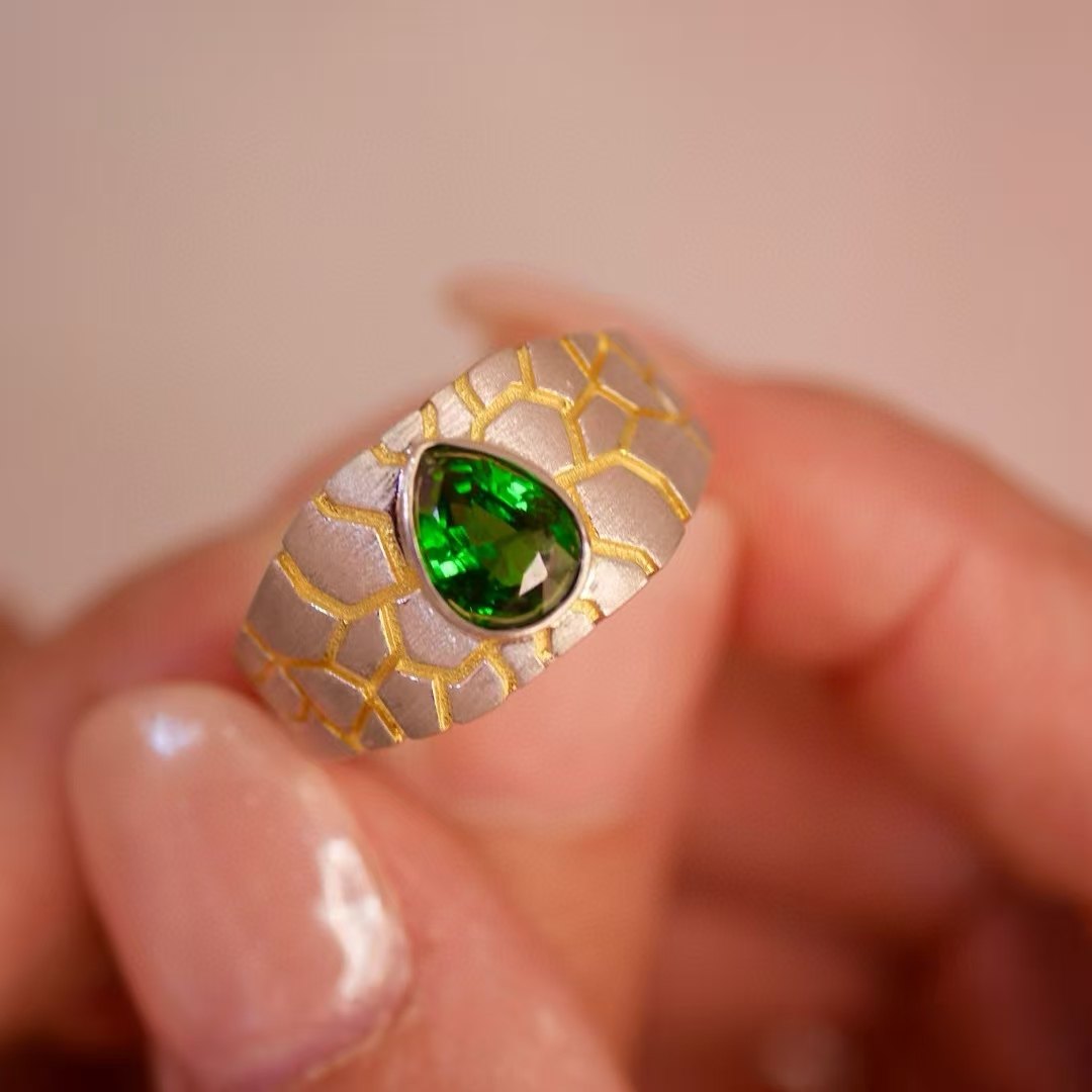 18K金钻石镶嵌天然沙弗莱戒指 主石0.91克拉 精美立体感 东方之美,珠宝/钻石/翡翠,手饰,淘宝优惠券,粉丝福利购,淘宝优惠卷