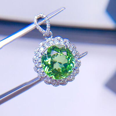 18K金钻石镶嵌 天然极美全净薄荷绿碧玺吊坠 主石3.89克拉 玻璃体