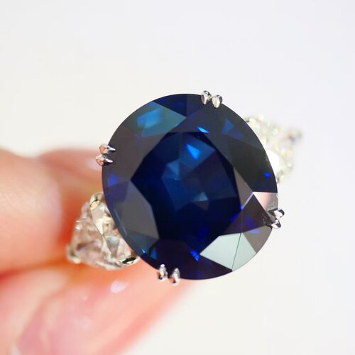 18K金钻石镶嵌天然蓝宝石戒指 主石14.38克拉 颜色浓郁 台面大