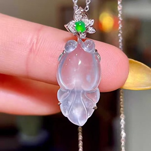 18K金镶嵌超级可爱 尺寸20 10.3mm 总重2.8克 天然翡翠金鱼吊坠