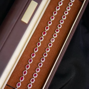 高贵简单百搭又日常 主石5.26克拉 PT950钻石镶嵌 天然红宝石手链