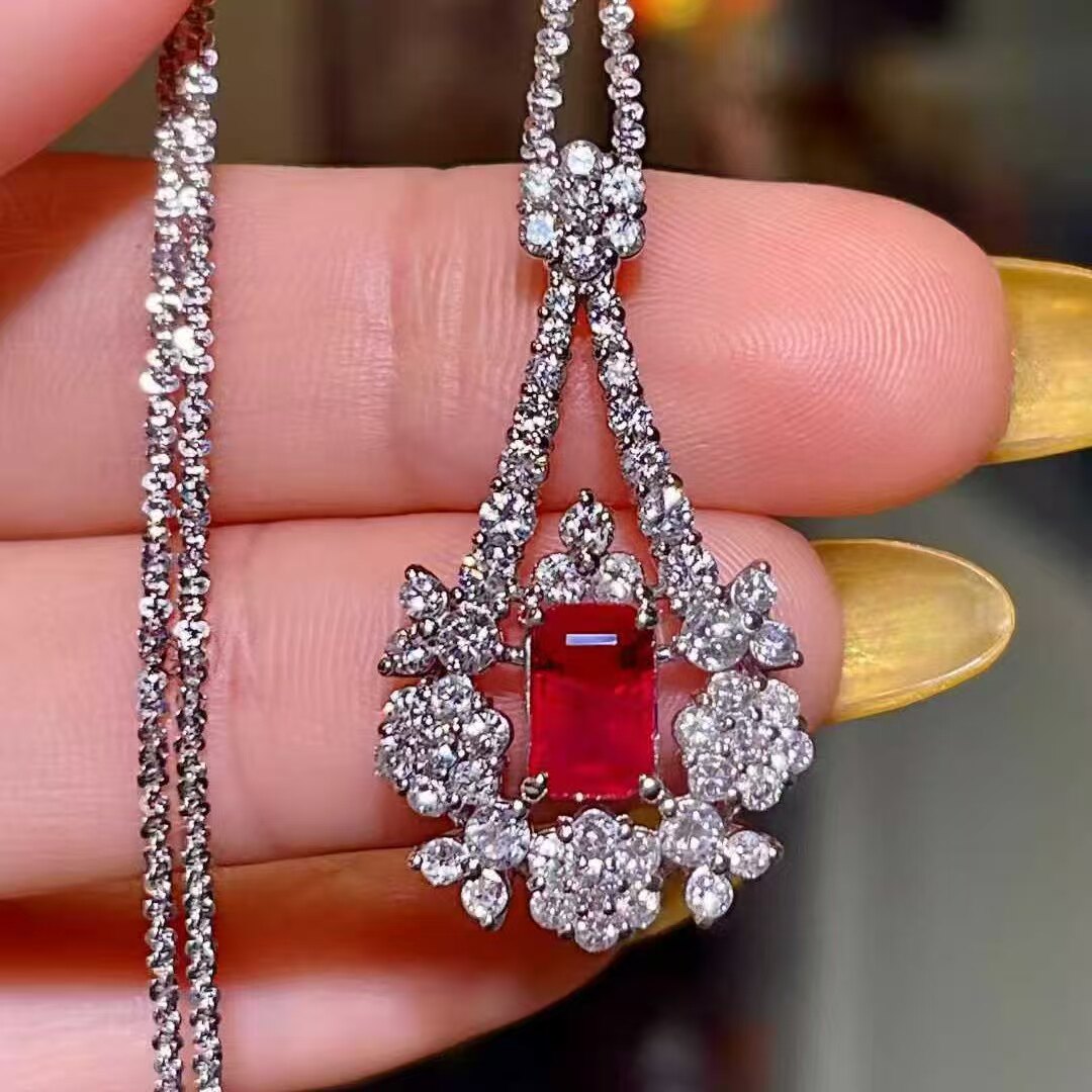 PT850铂金钻石镶嵌 高品质红宝石吊坠 晶体干净透亮 主石1.55克拉