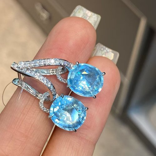 18K金钻石镶嵌 天然海蓝宝石耳环 主石6.85克拉 晶体清澈干净