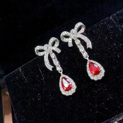 18K金钻石镶嵌 天然无烧鸽血红宝石耳环 主石2.06克拉 国际证书