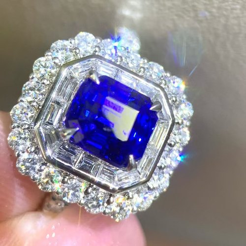 18K金钻石镶嵌 干净玻璃体斯里兰卡蓝宝石戒指 主石2.09克拉